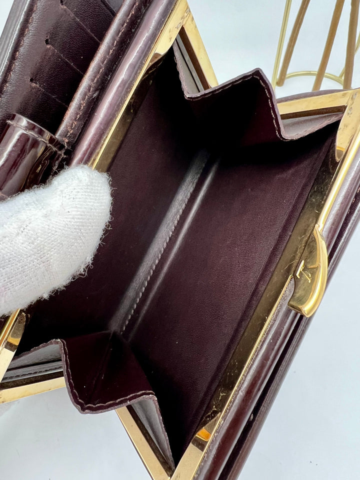 LOUIS VUITTON KISSLOCK WALLET VERNIS