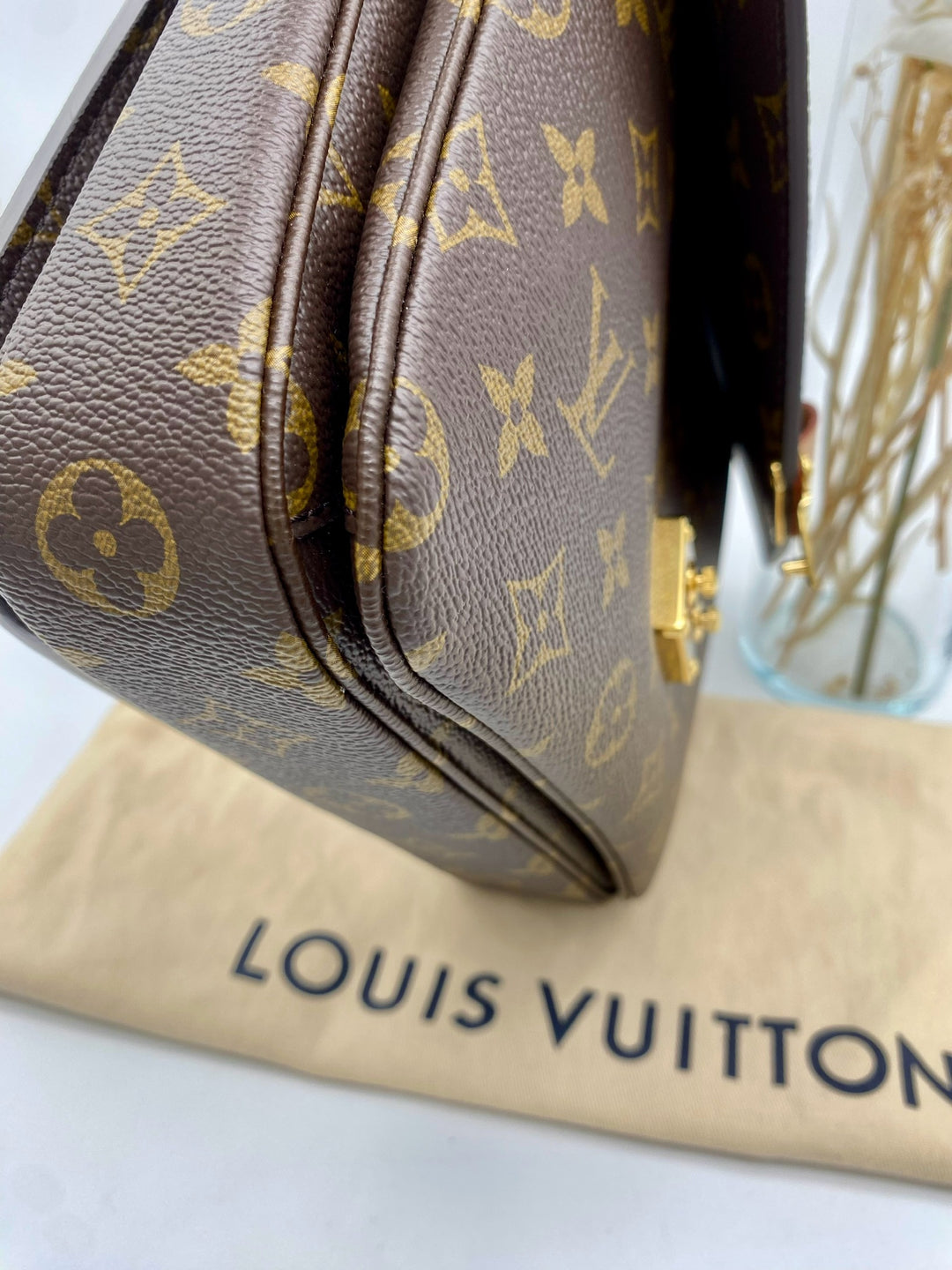 LOUIS VUITTON POCHETTE METIS MONOGRAM