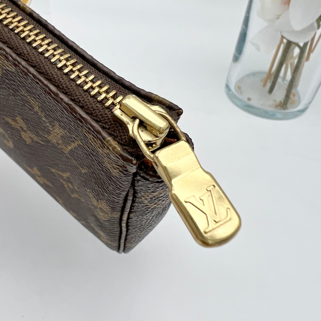 LOUIS VUITTON POCHETTE ACCESSOIRES MONOGRAM