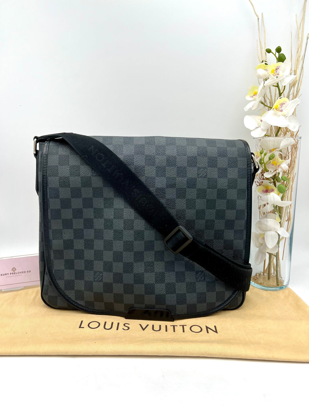 LOUIS VUITTON DANIEL MM MESSENGER BAG