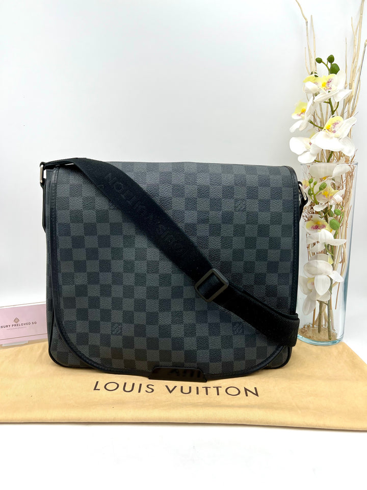 LOUIS VUITTON DANIEL MM MESSENGER BAG