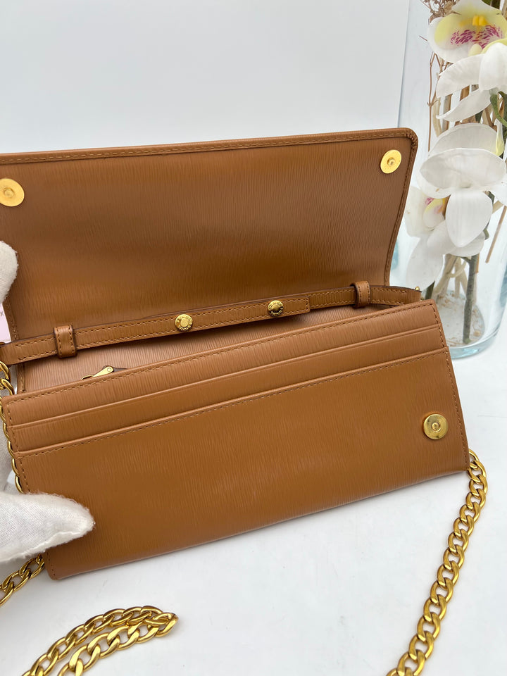 PRADA SAFFIANO WALLET ON CHAN