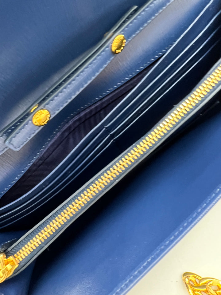 PRADA SAFFIANO WALLET ON CHAN
