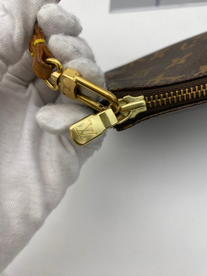 LOUIS VUITTON POCHETTE ACCESSOIRES MONOGRAM