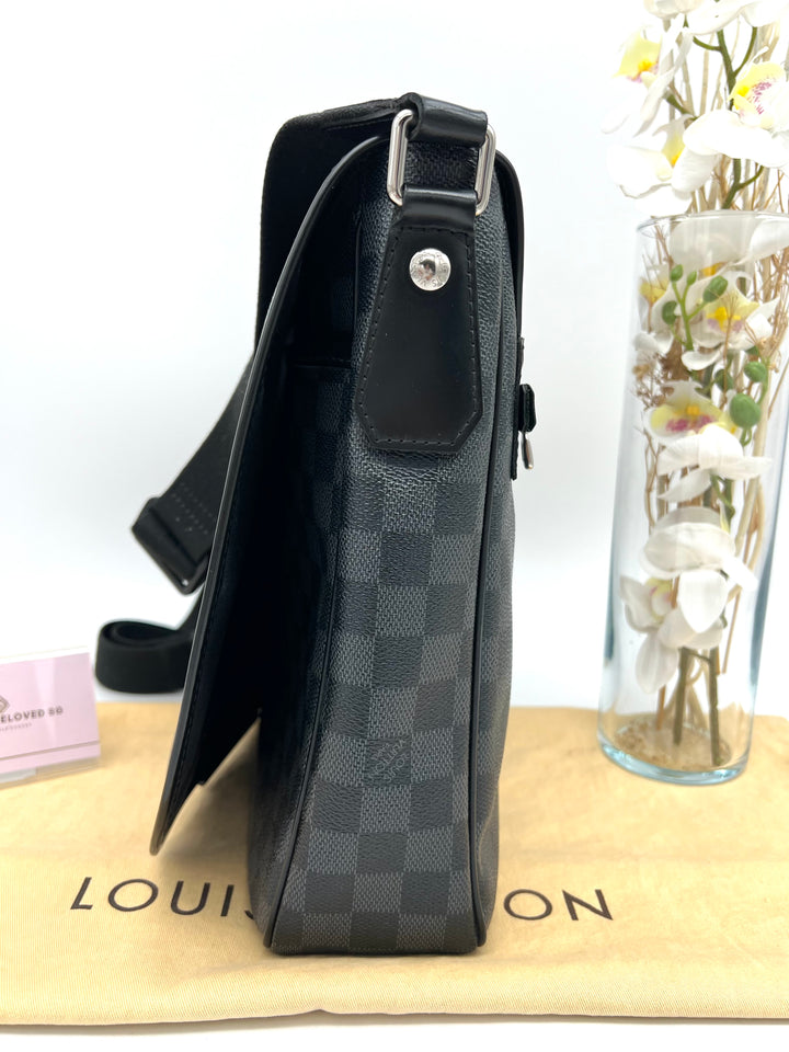 LOUIS VUITTON DANIEL MM MESSENGER BAG