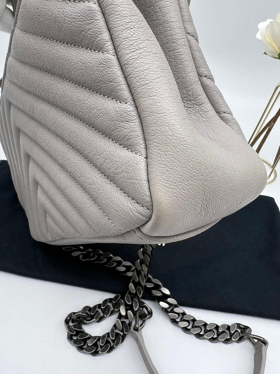 YVES SAINT LAURENT COLLEGE CHEVRON QUILTED BAG SHW MEDIUM