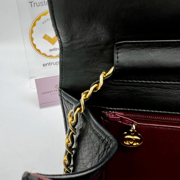 CHANEL BLACK MATALESSE PUSH LOCK CHAIN SHOULDER BAG