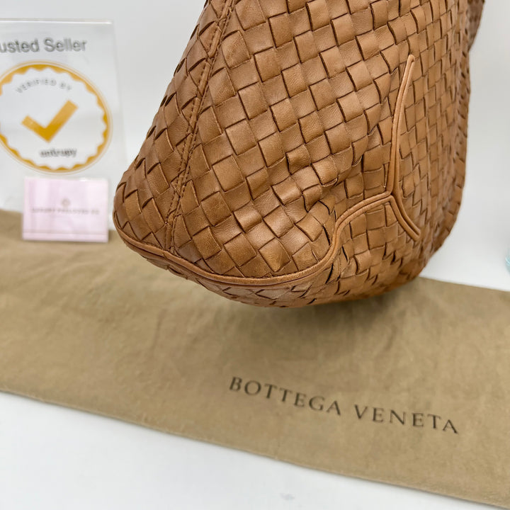 BOTTEGA VENETA INTRECCIATO SHOULDER BAG