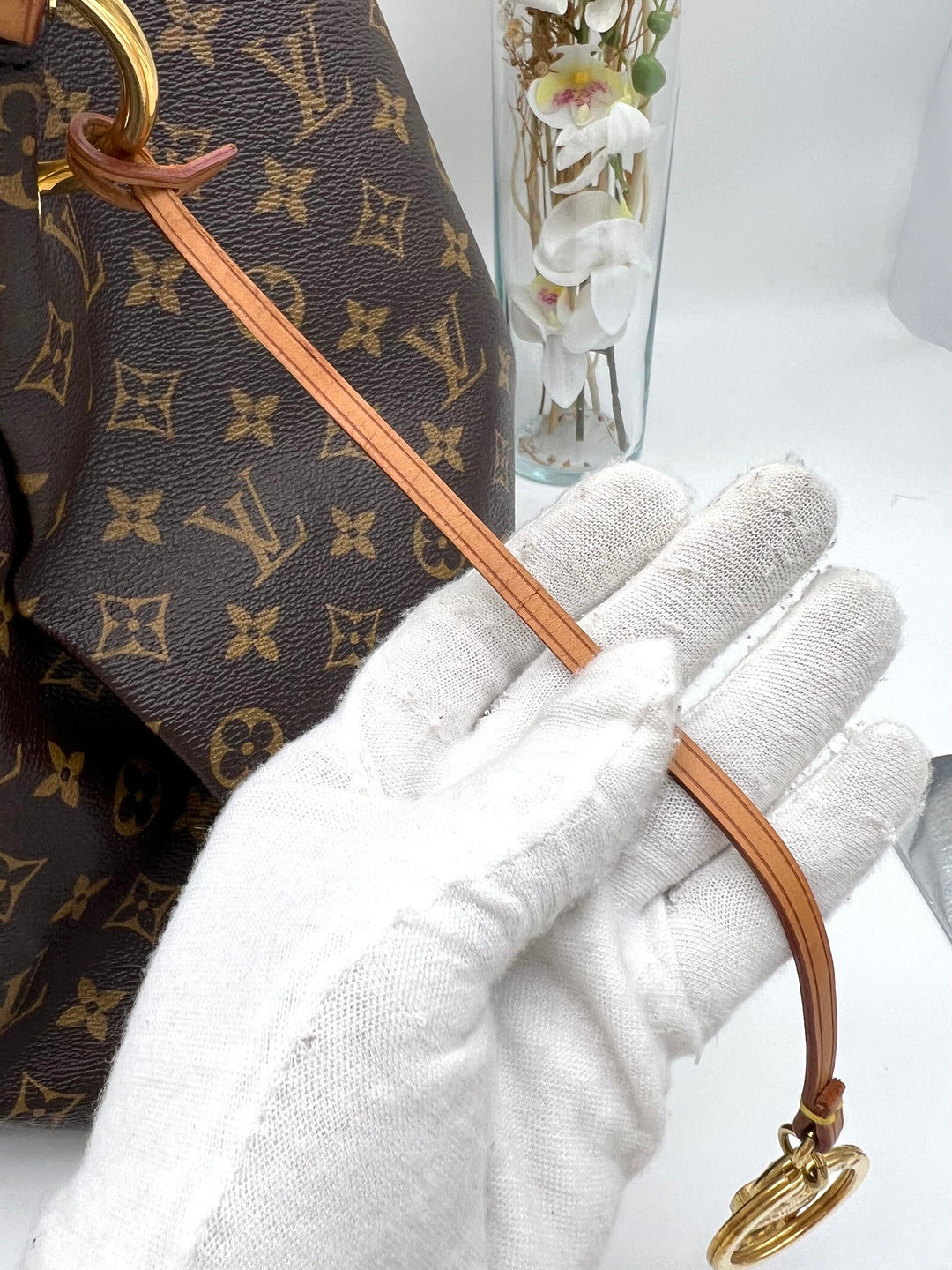 LOUIS VUITTON ARTSY MONOGRAM MM