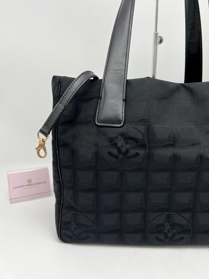 CHANEL TRAVELINE TOTE BAG