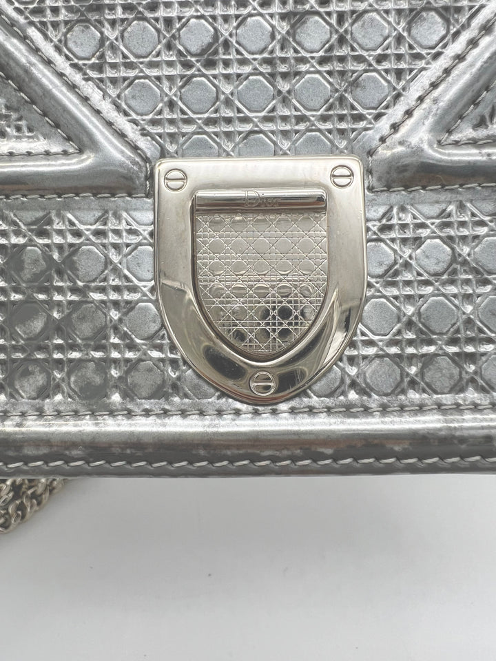 CHRISTIAN DIOR DIORAMA METALLIC SILVER CHAIN BAG