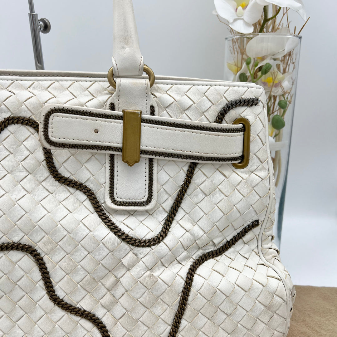 BOTTEGA VENETA WHITE CHAIN AROUND TOTE BAG