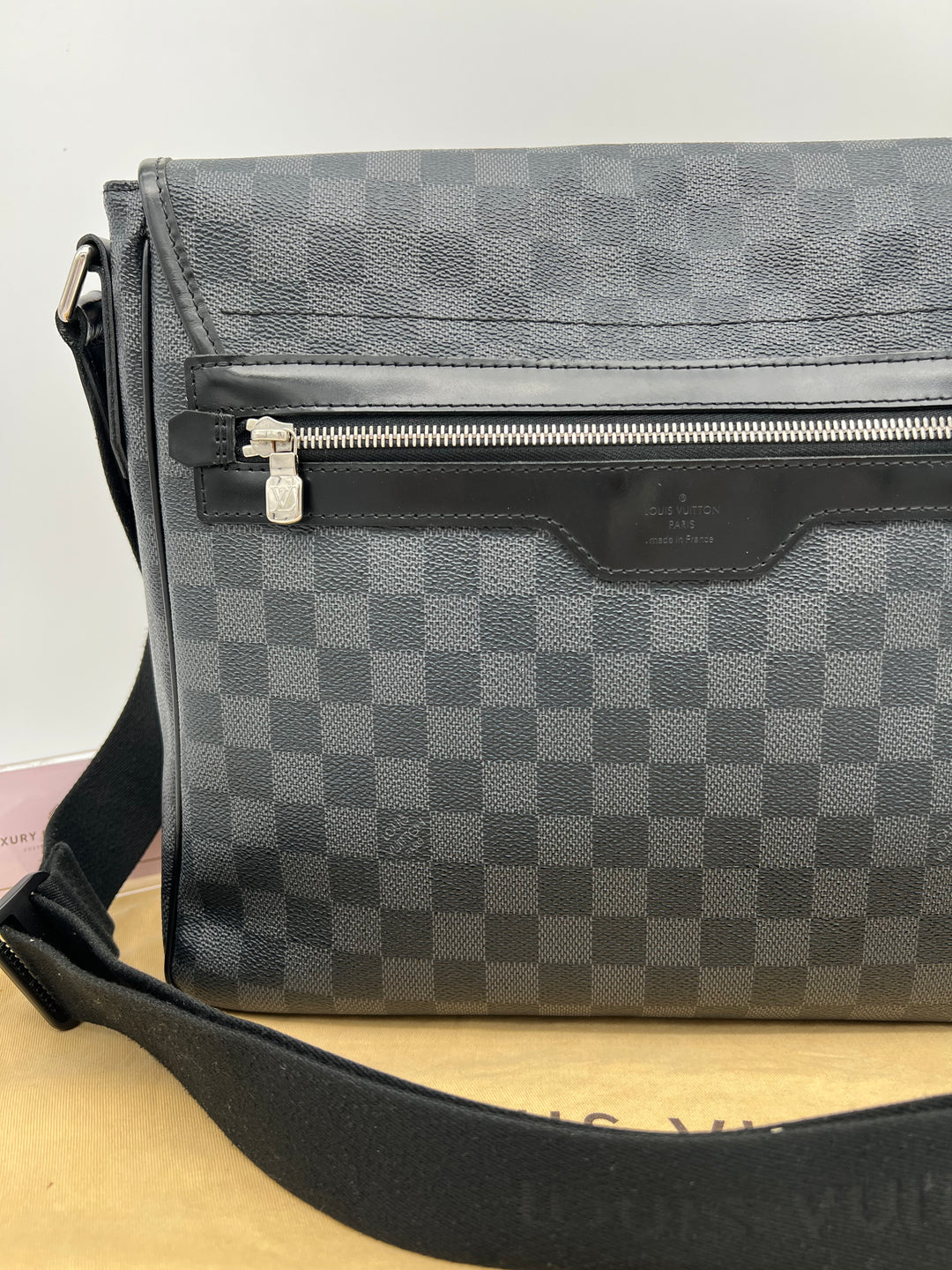 LOUIS VUITTON DANIEL MM MESSENGER BAG