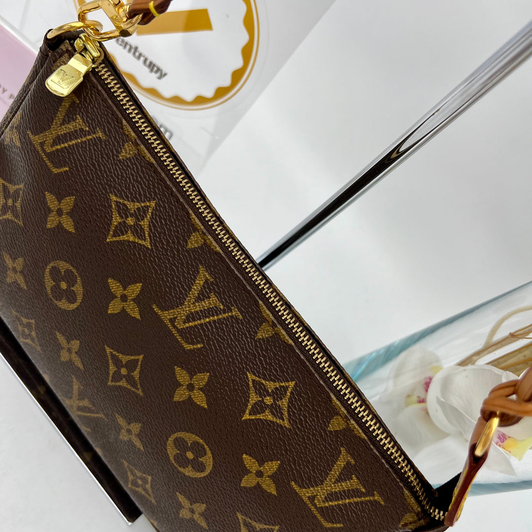 LOUIS VUITTON POCHETTE ACCESSOIRES MONOGRAM