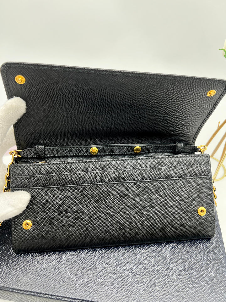 PRADA SAFFIANO WALLET ON CHAIN