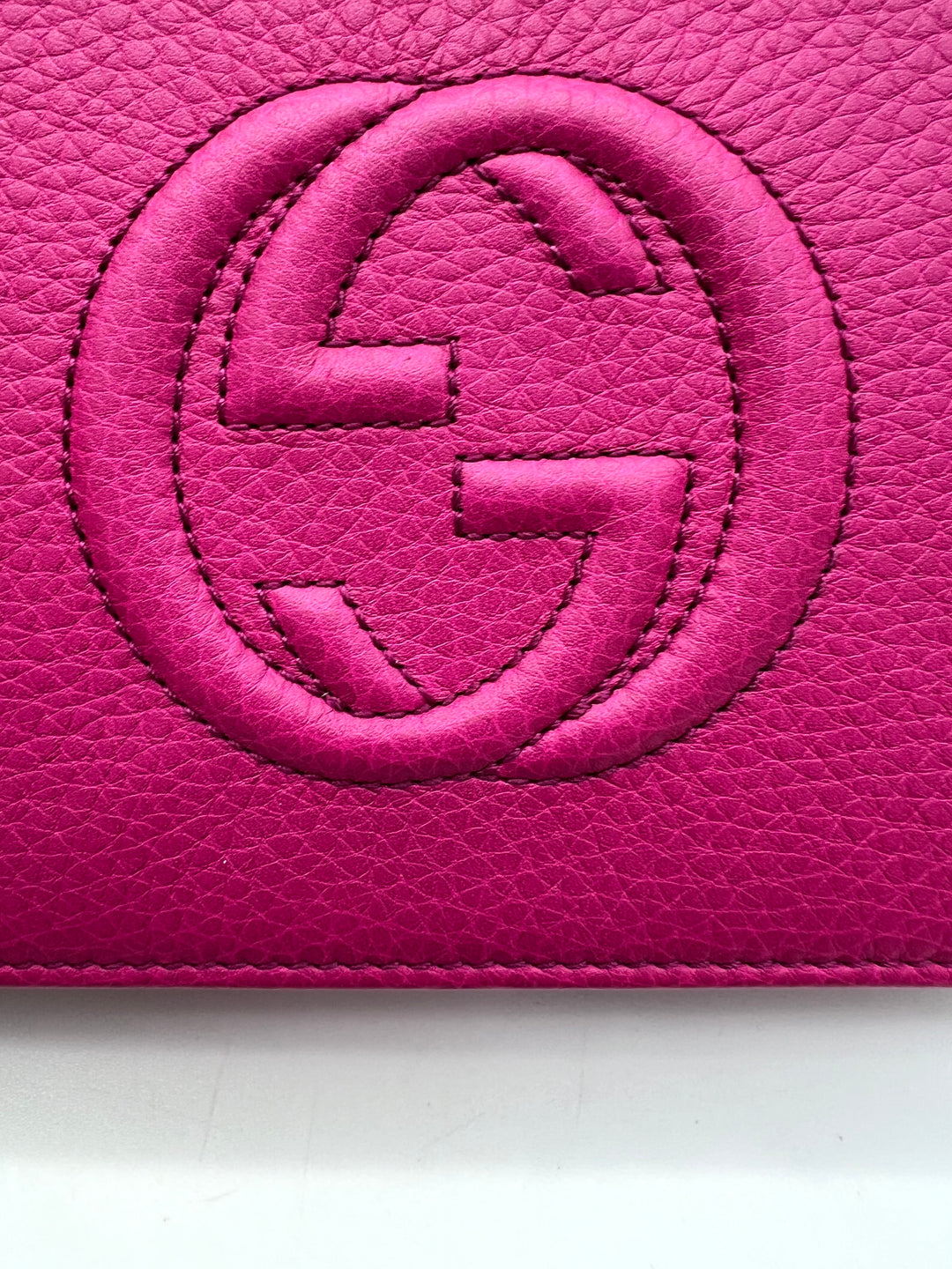 GUCCI GG SOHO WALLET ON CHAIN