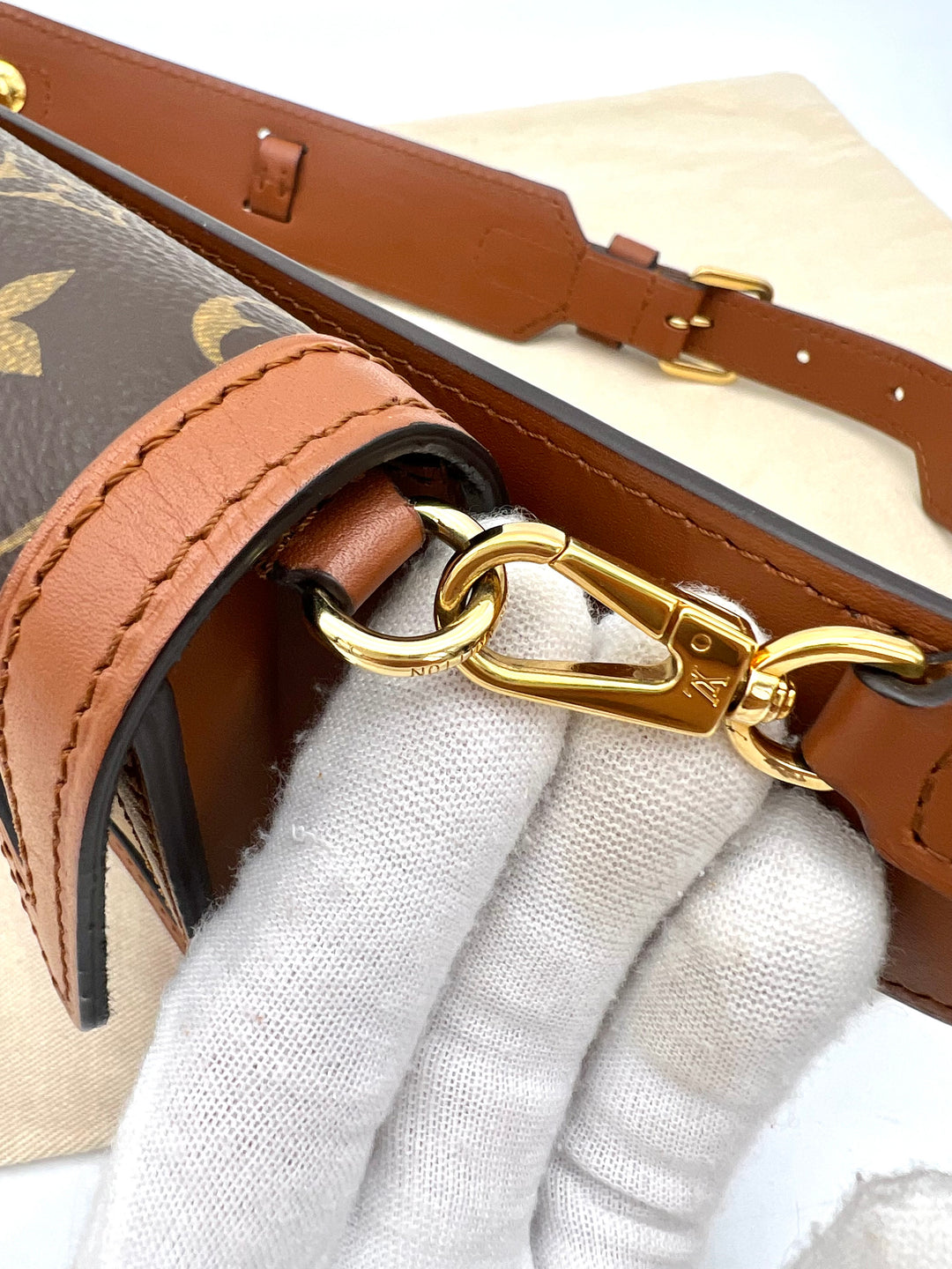 LOUIS VUITTON DAUPHINE REVERSED BELT BAG