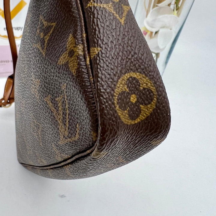 LOUIS VUITTON POCHETTE ACCESSOIRES MONOGRAM