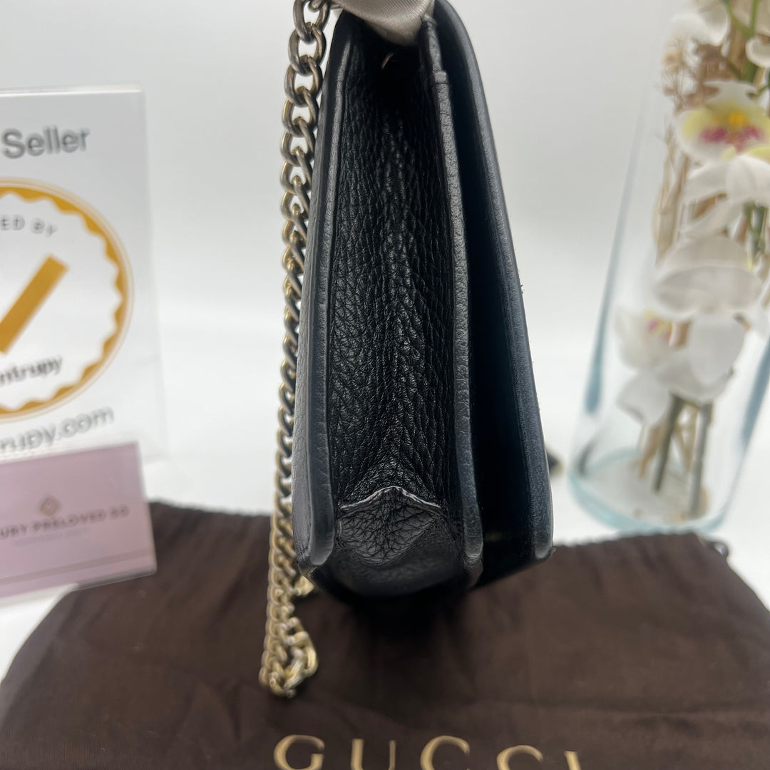 GUCCI GG SOHO WALLET ON CHAIN