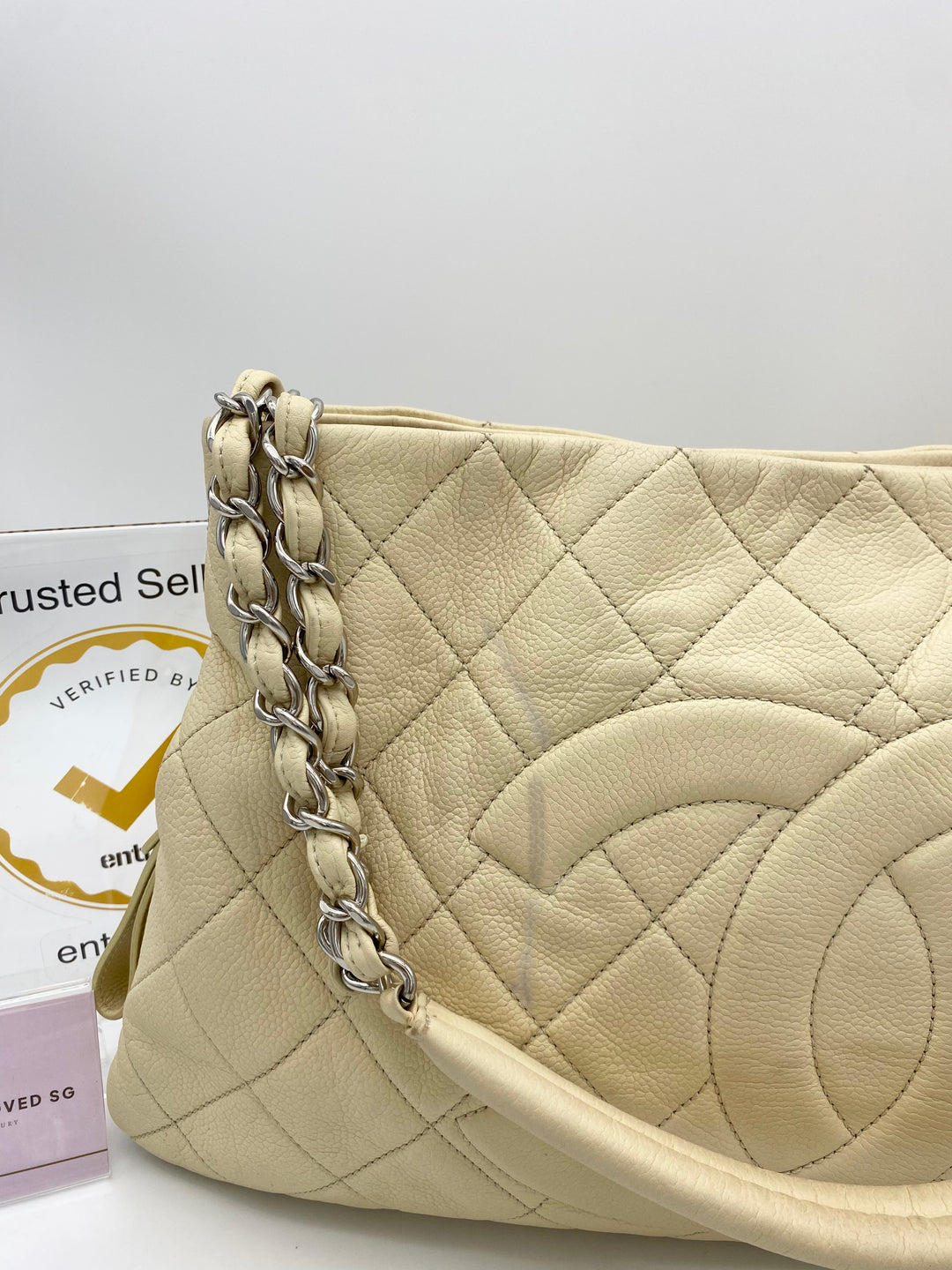 CHANEL CAVIAR QUILTED ZIP EXPANDABLE SHOULDER BAG