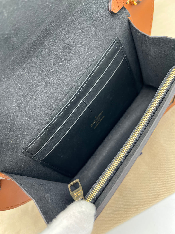 LOUIS VUITTON DAUPHINE REVERSED BELT BAG