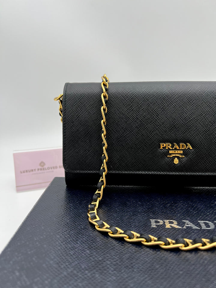 PRADA SAFFIANO WALLET ON CHAIN