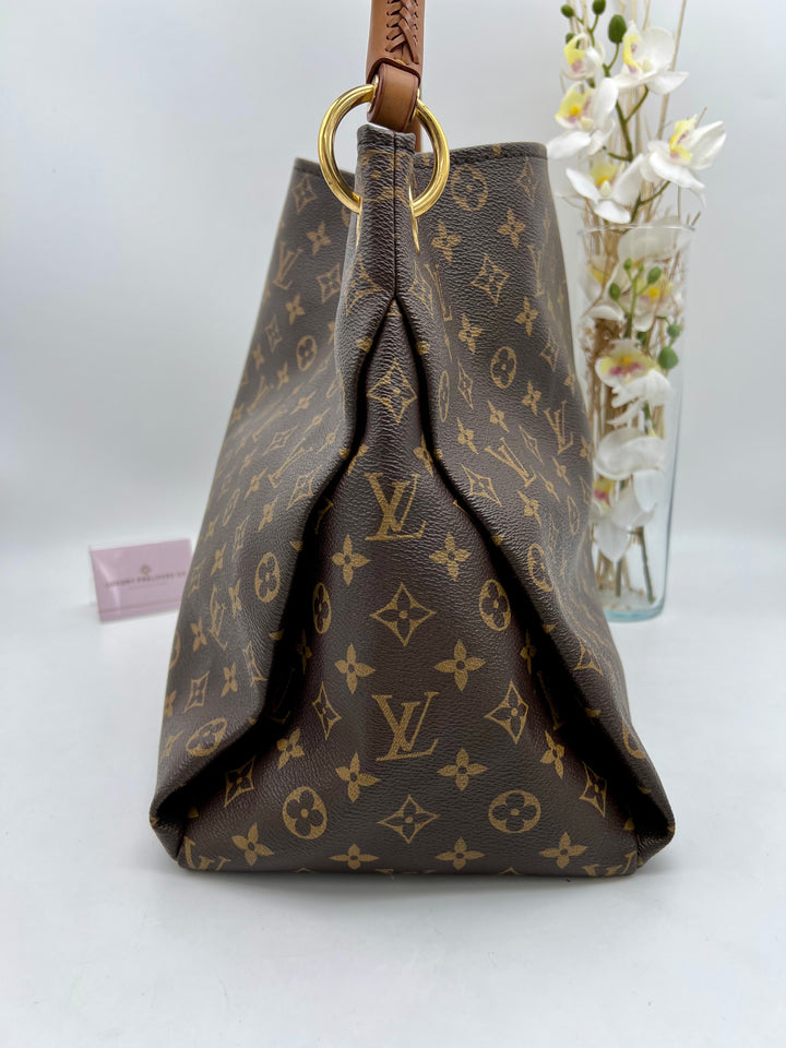 LOUIS VUITTON ARTSY MONOGRAM MM