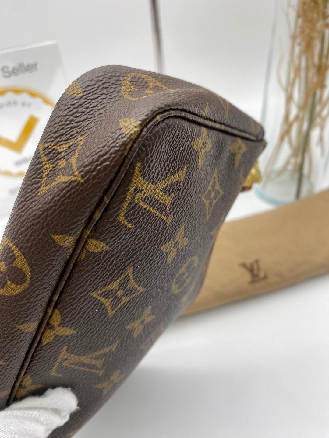 LOUIS VUITTON POCHETTE ACCESSOIRES MONOGRAM