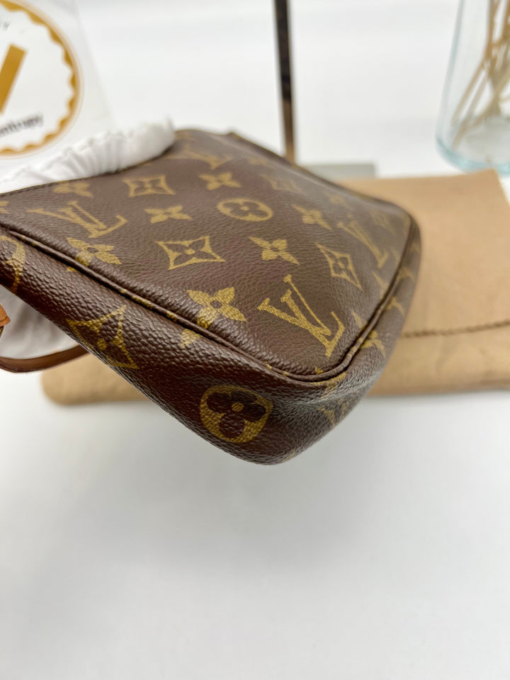 LOUIS VUITTON POCHETTE ACCESSOIRES MONOGRAM