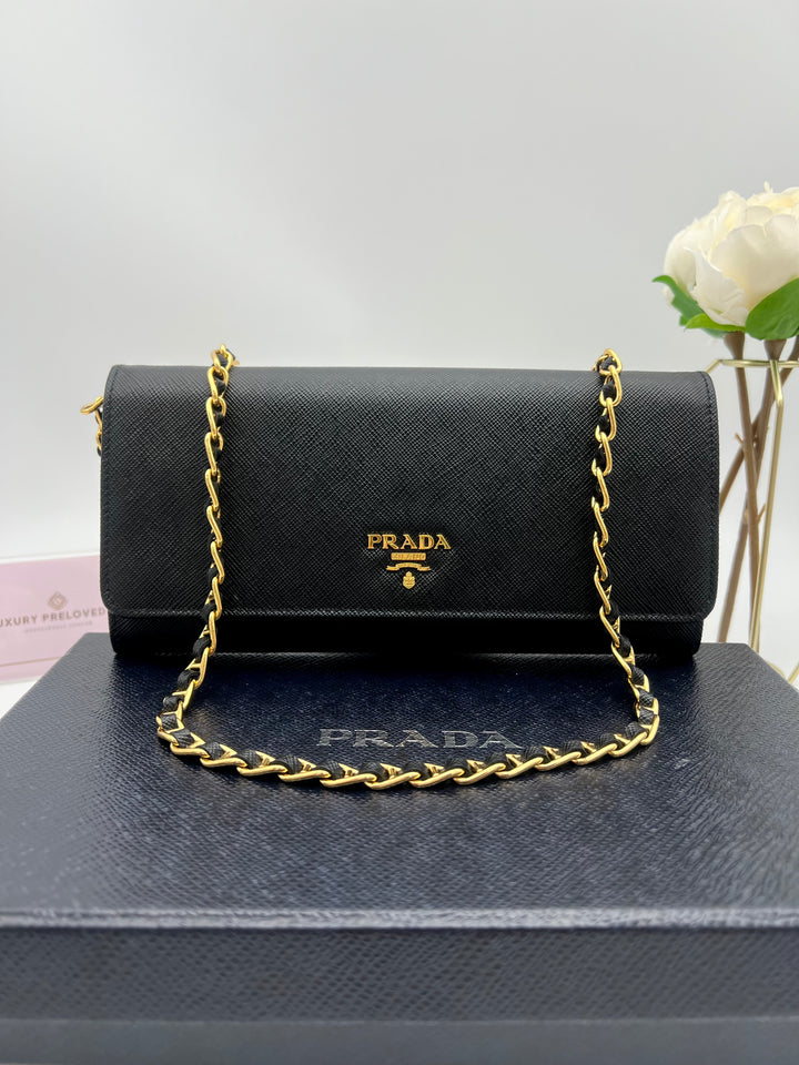 PRADA SAFFIANO WALLET ON CHAIN