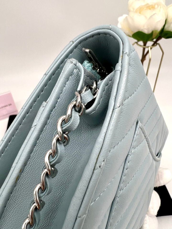 CHANEL CHEVRON WALLET ON CHAIN