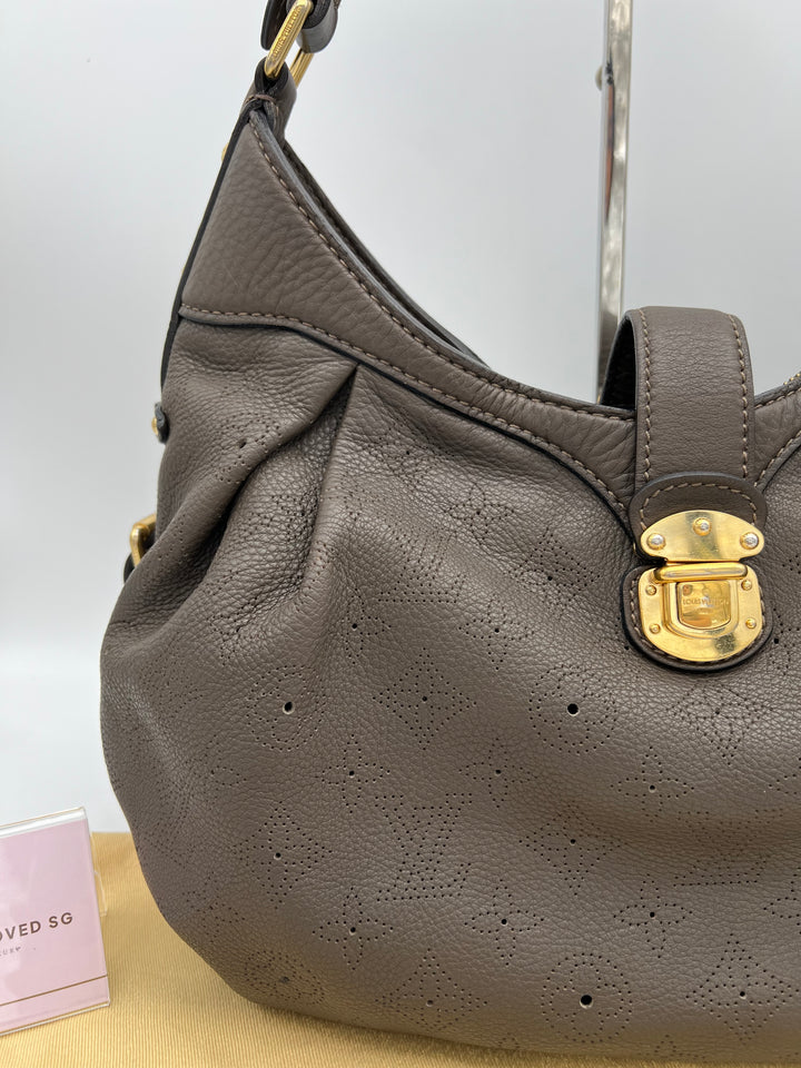 LOUIS VUITTON MAHINA XS HOBO
