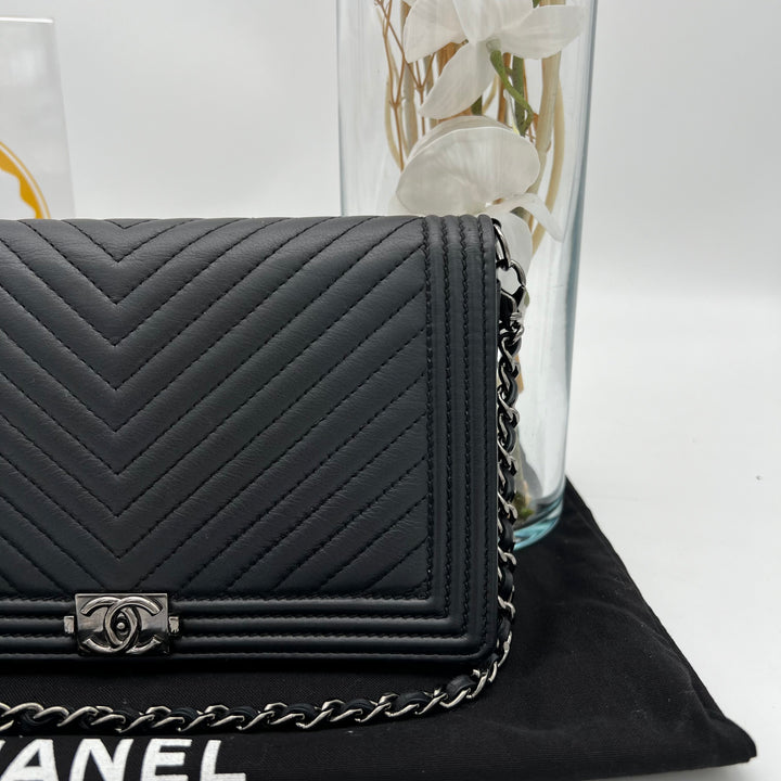 CHANEL CHEVRON CALFSKIN BOY WALLET ON CHAIN