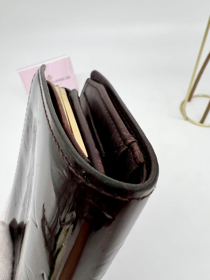 LOUIS VUITTON KISSLOCK WALLET VERNIS