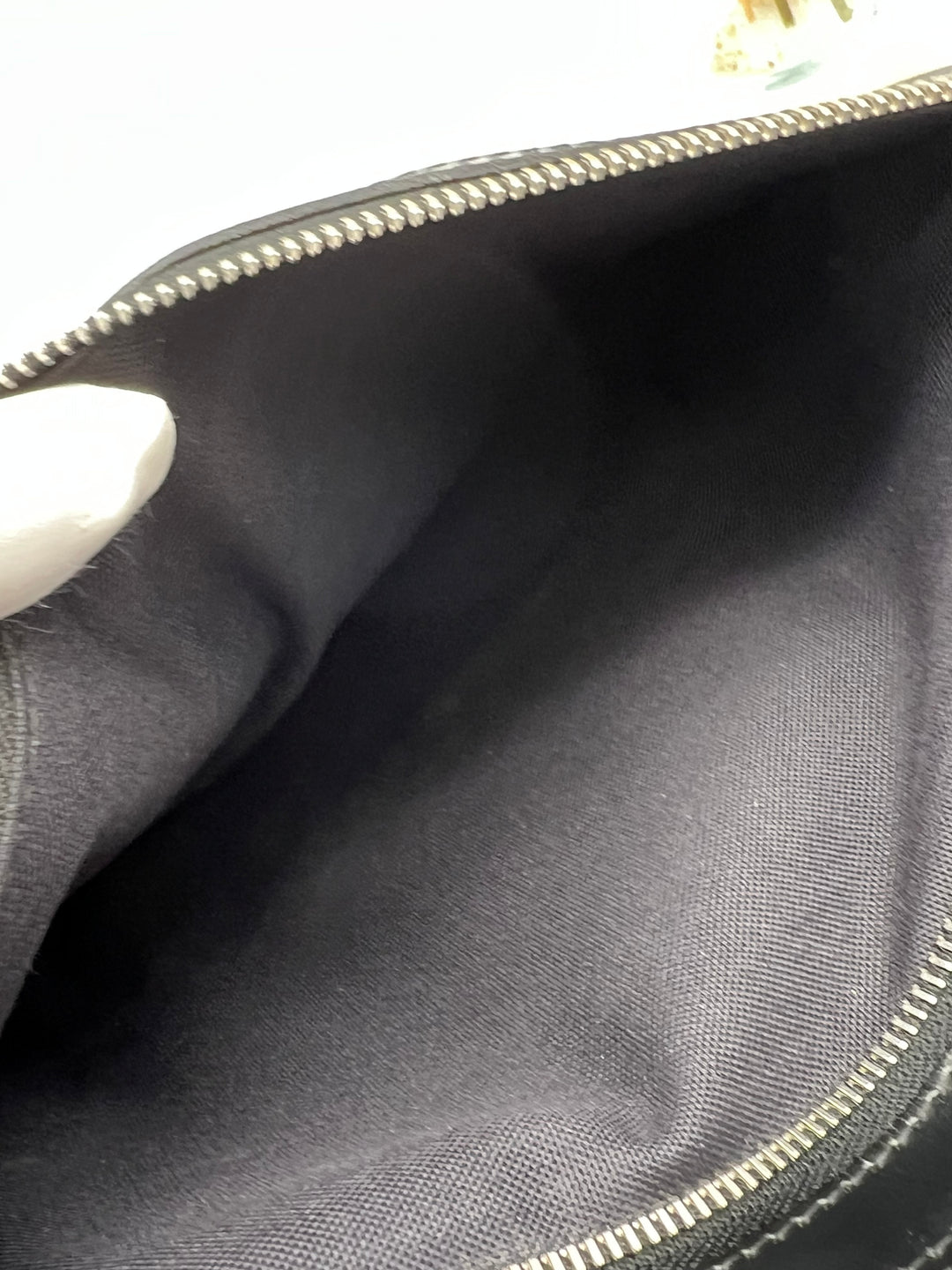 LOUIS VUITTON DANIEL MM MESSENGER BAG