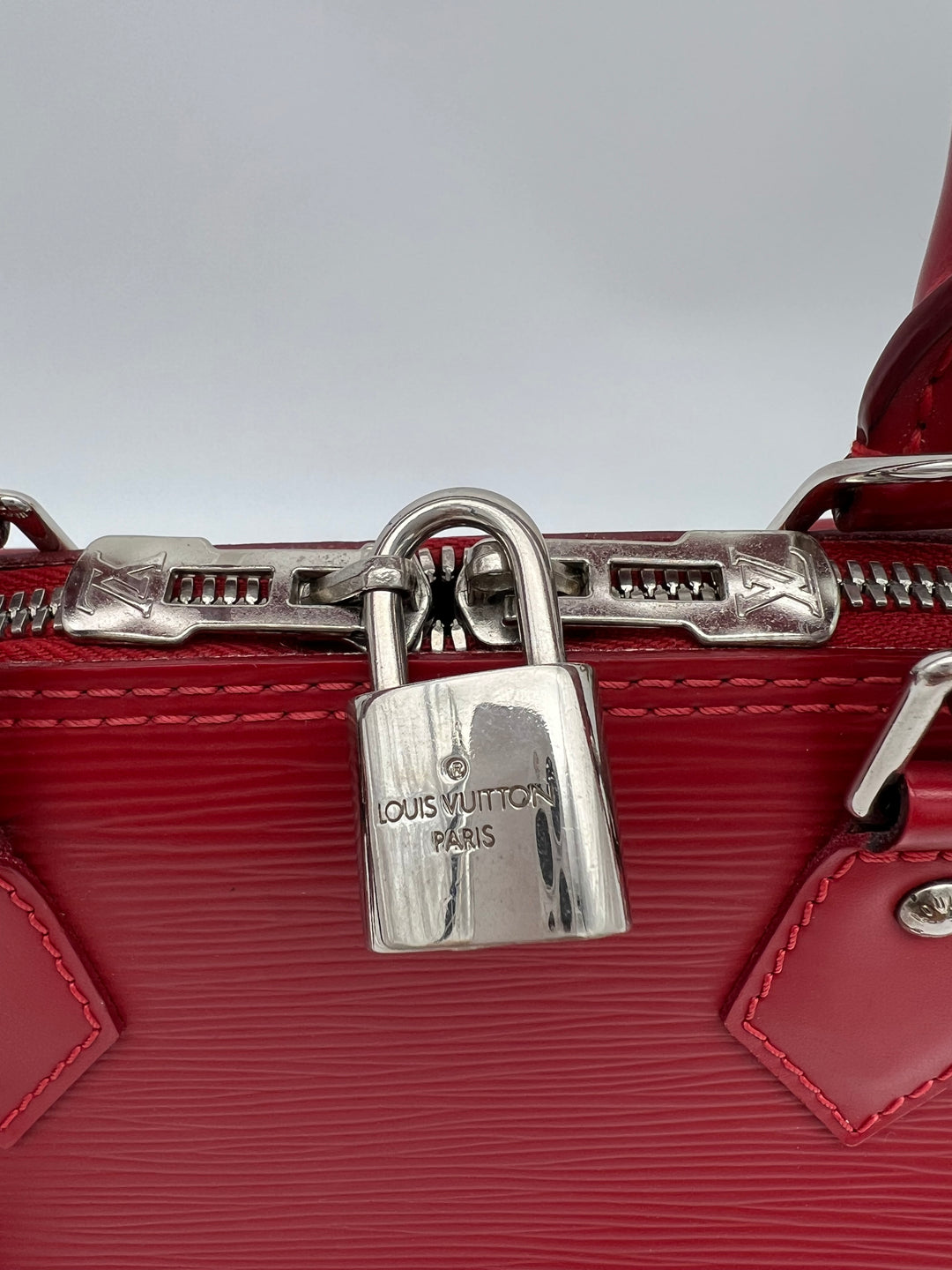 LOUIS VUITTON ALMA BB EPI