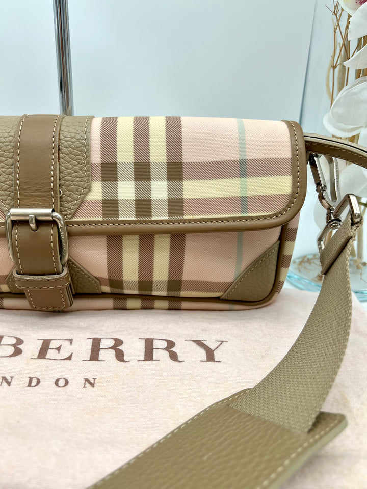 BURBERRY LONDON PVC SHOULDER  BAG W/ WRISTLET