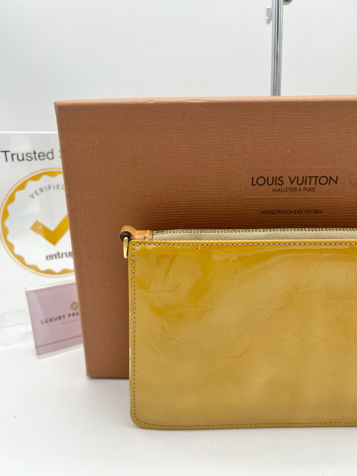 LOUIS VUITTON  POCHETTE PATENT