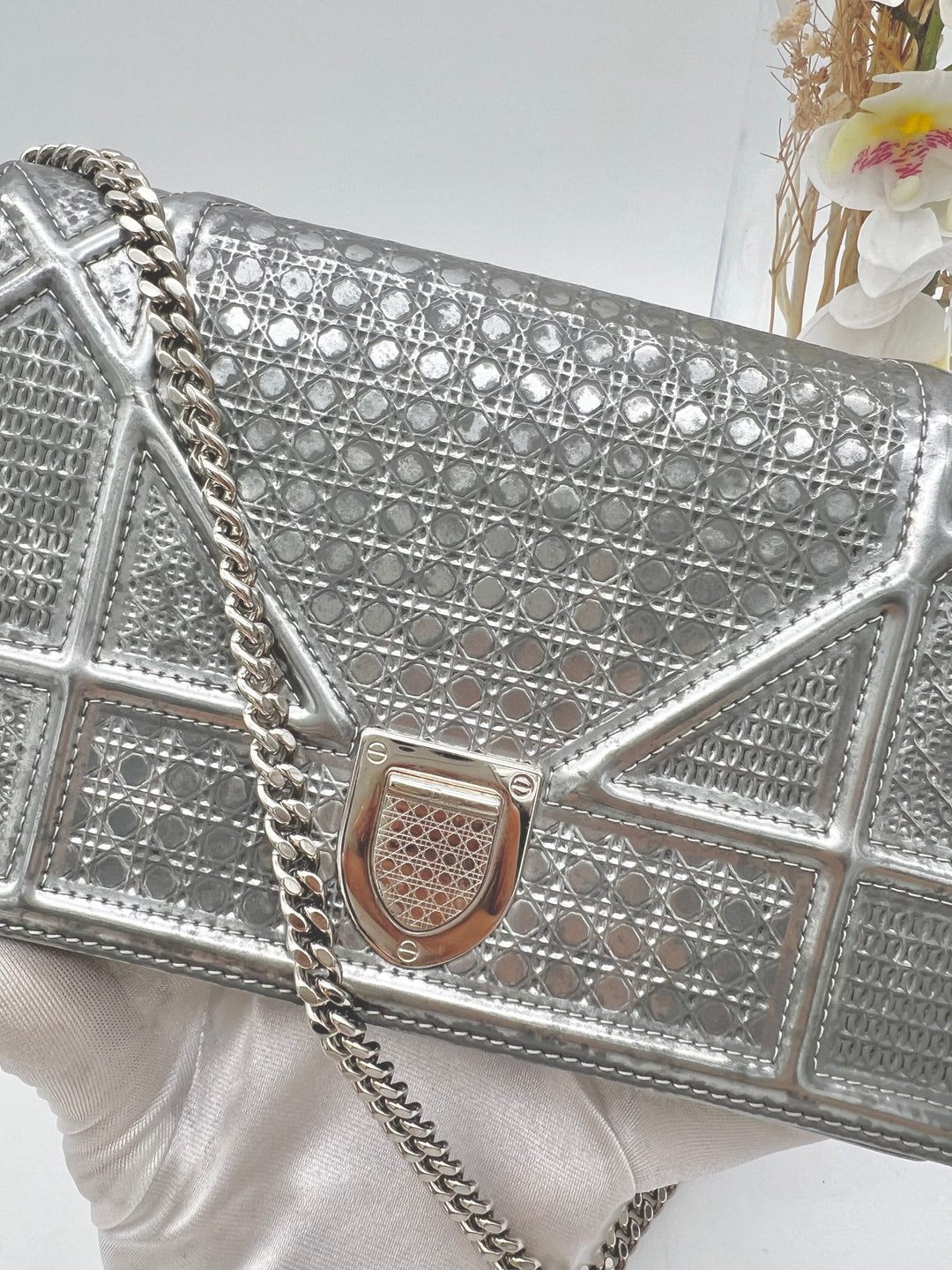 CHRISTIAN DIOR DIORAMA METALLIC SILVER CHAIN BAG