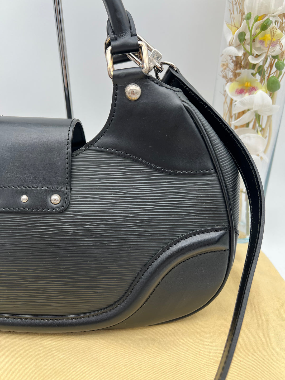 LOUIS VUITTON EPI LEATHER SAC MONTAIGNE