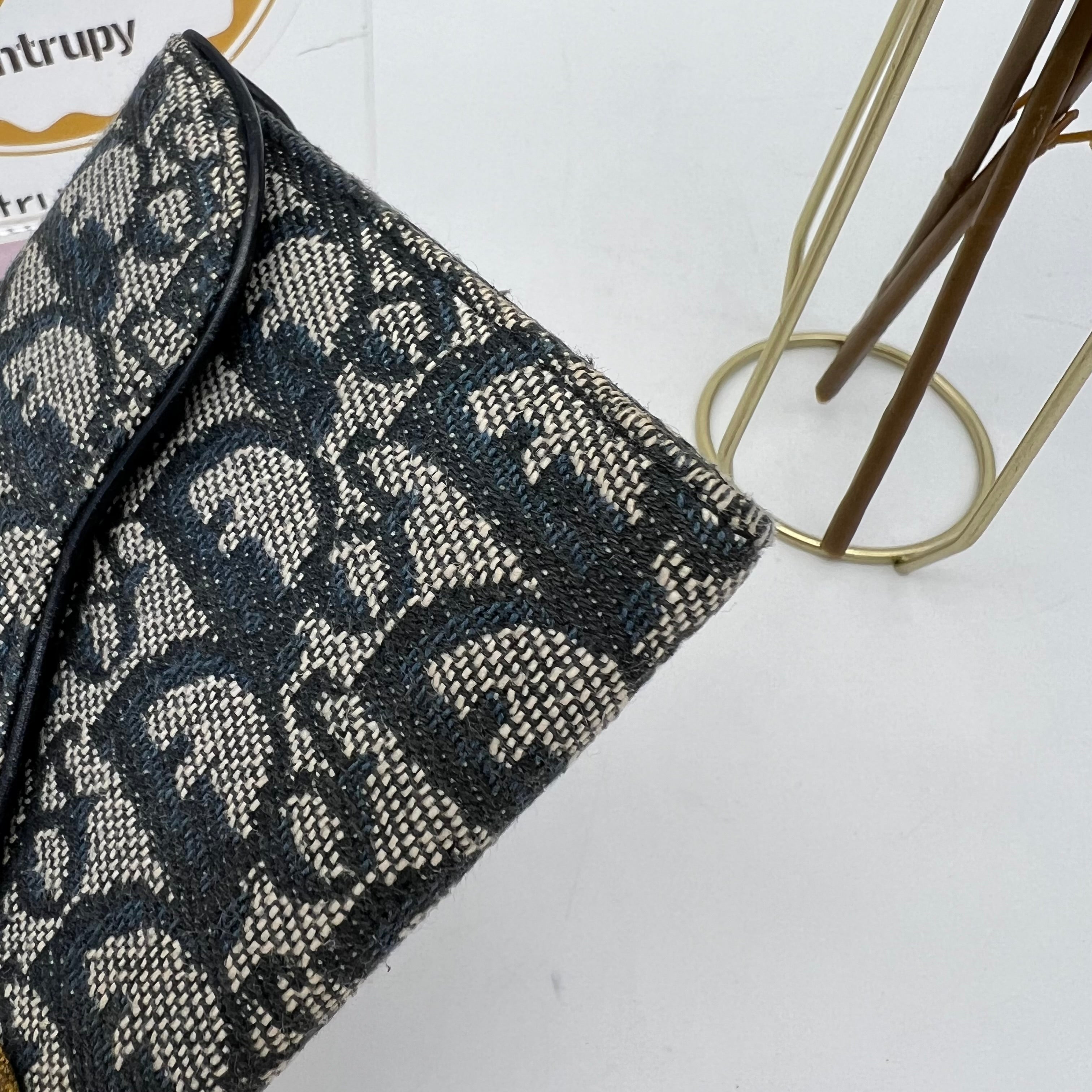 ✨美品✨Dior Vintage... saddle wallet /•᷅•᷄\Ⳋ CHRISTIAN DIOR SADDLE WALLET – Luxury Preloved SG