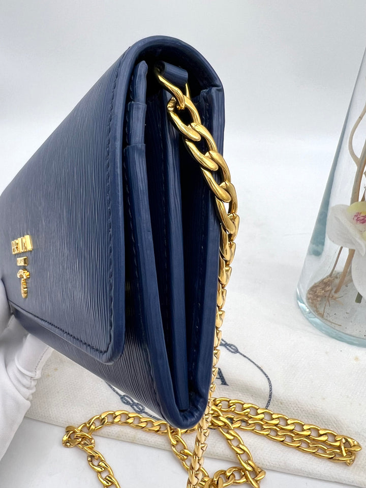 PRADA SAFFIANO WALLET ON CHAN