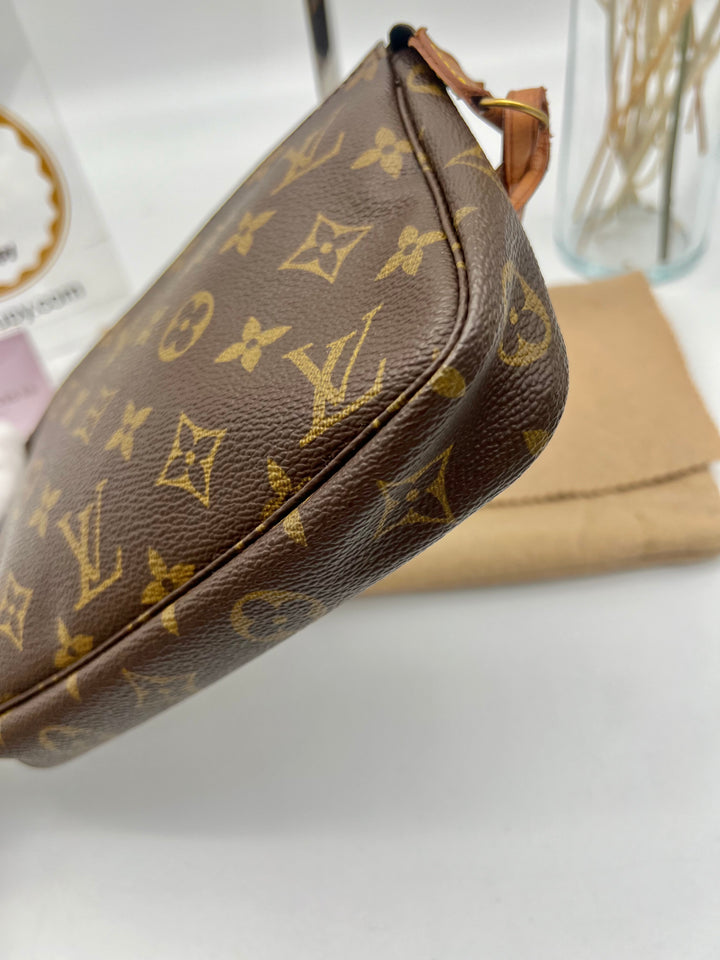 LOUIS VUITTON POCHETTE ACCESSOIRES MONOGRAM