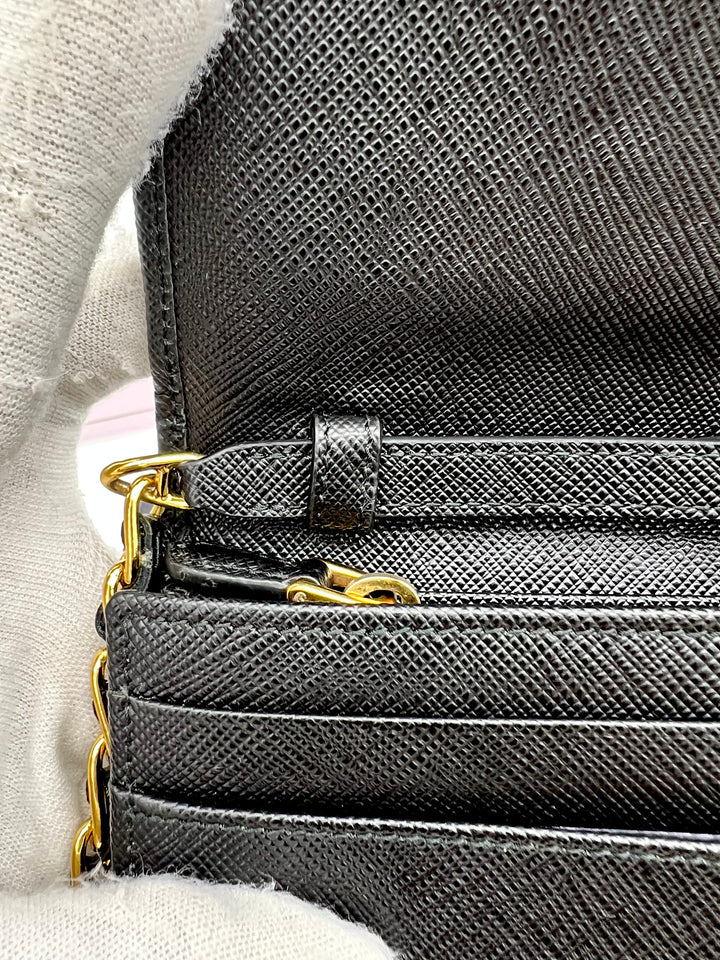 PRADA SAFFIANO WALLET ON CHAIN