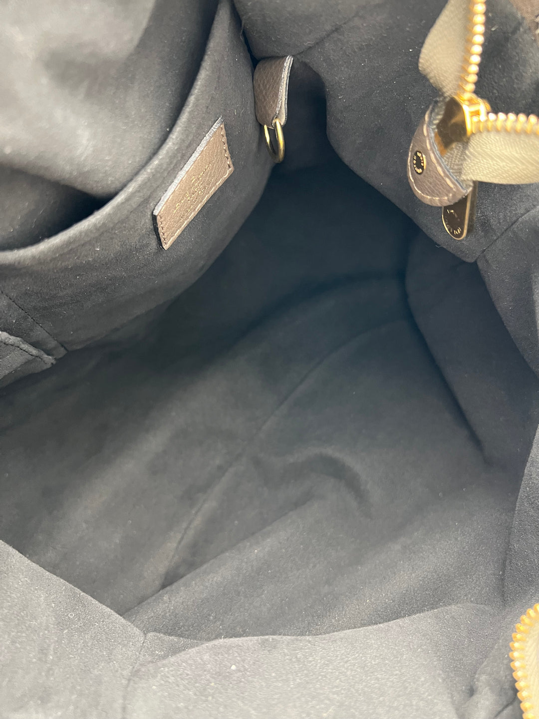 LOUIS VUITTON MAHINA XS HOBO
