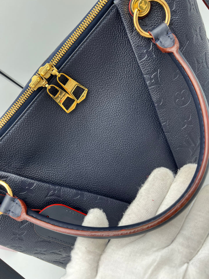 LOUIS VUITTON V TOTE MARINE ROUGE MM EMPRIENTE