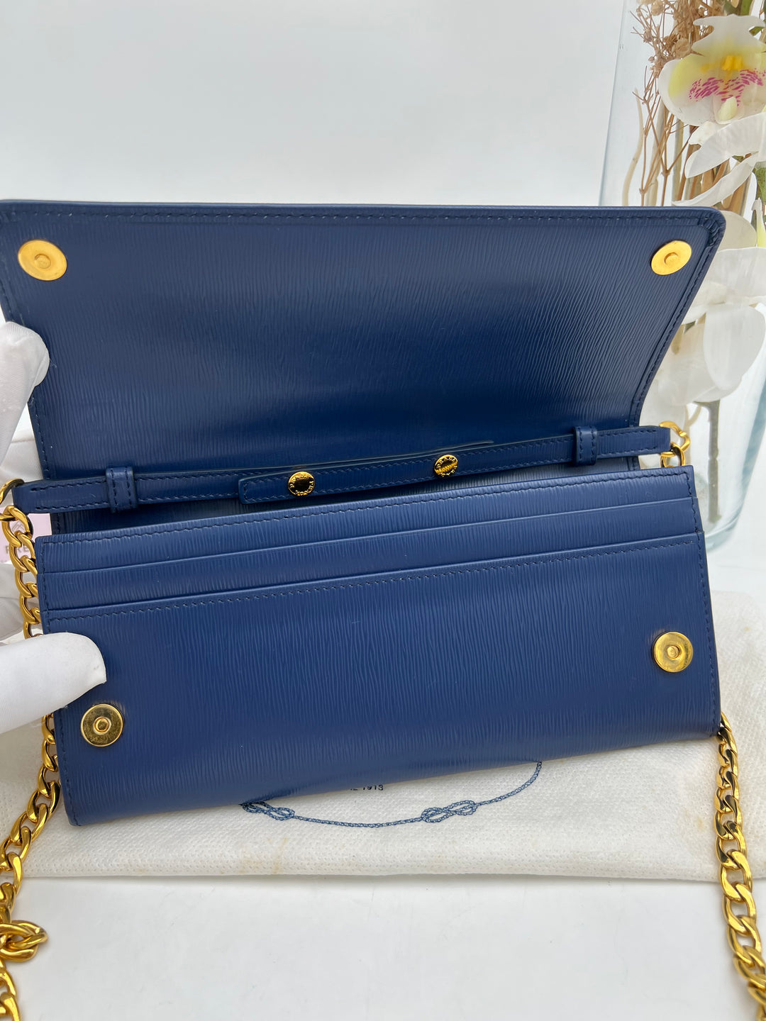 PRADA SAFFIANO WALLET ON CHAN