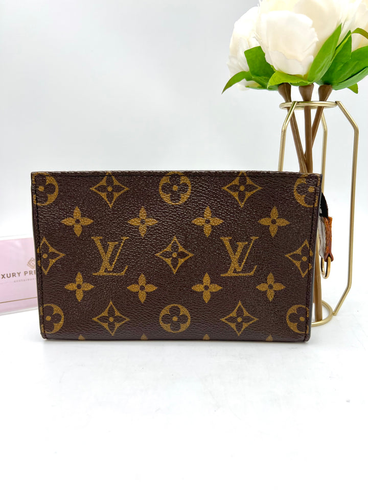 LOUIS VUITTON BUCKET POUCH MONOGRAM