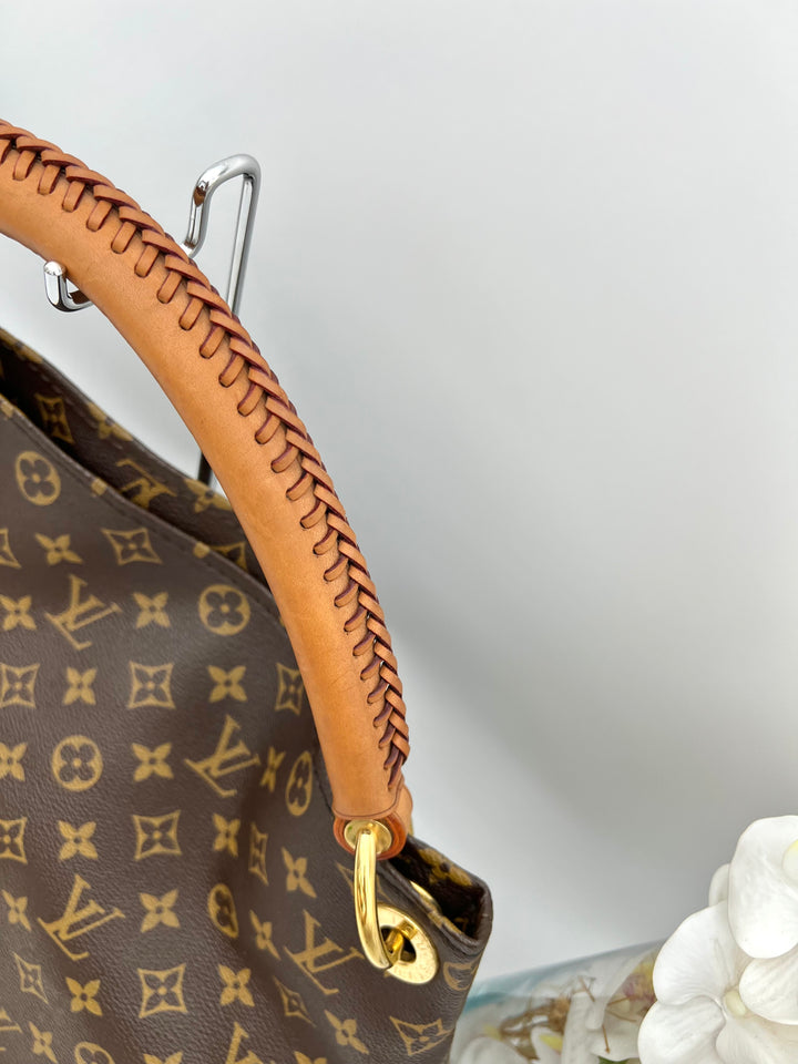LOUIS VUITTON ARTSY MONOGRAM MM