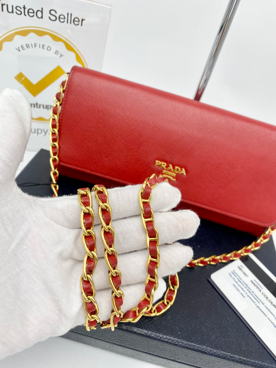 PRADA SAFFIANO WALLET ON CHAIN